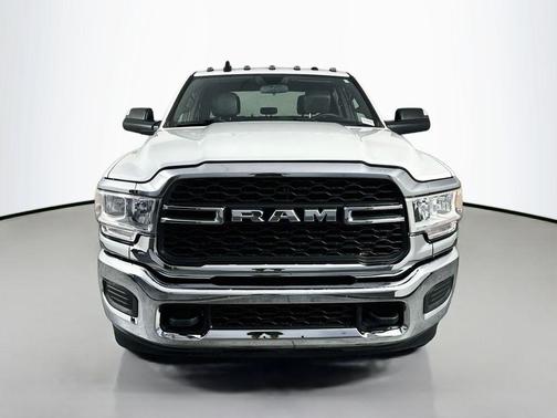 Bright White Clearcoat 2022 RAM 2500 Tradesman Crew Cab 4x4 6'4' Box