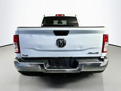 Bright White Clearcoat 2022 RAM 2500 Tradesman Crew Cab 4x4 6'4' Box