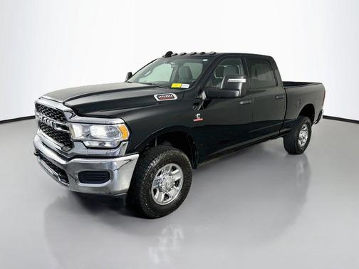 Diamond Black Crystal Pearlcoat 2024 RAM 2500 Tradesman Crew Cab 4x4 6'4' Box