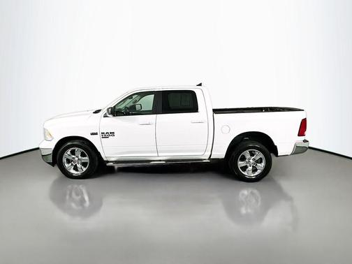 Bright White Clearcoat 2019 RAM 1500 Big Horn