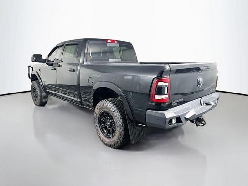 Diamond Black Crystal Pearlcoat 2019 RAM 3500 Laramie Crew Cab 4x4 6'4' Box