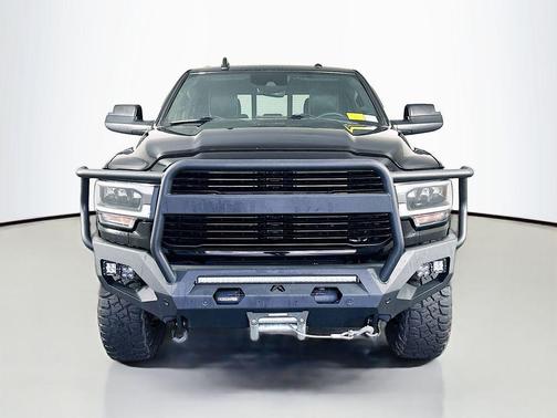 Diamond Black Crystal Pearlcoat 2019 RAM 3500 Laramie Crew Cab 4x4 6'4' Box