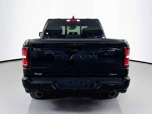 Diamond Black Crystal Pearlcoat 2026 RAM 1500 Laramie