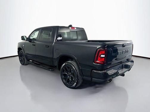 Diamond Black Crystal Pearlcoat 2026 RAM 1500 Laramie
