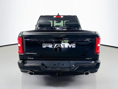 Diamond Black Crystal Pearlcoat 2026 RAM 1500 Big Horn/Lone Star