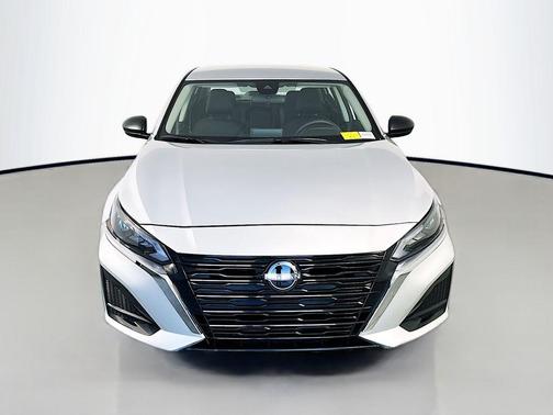 Brilliant Silver Metallic 2025 Nissan Altima 2.5 SV