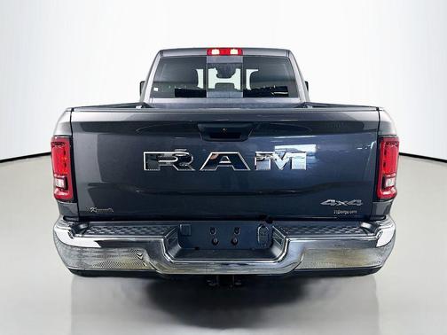 2026 RAM 2500 Tradesman Crew Cab 4x4 6'4' Box
