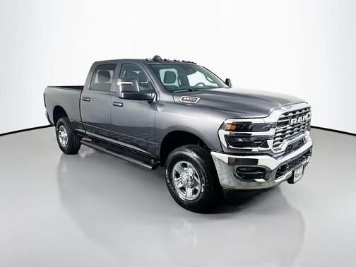 2026 RAM 2500 Tradesman Crew Cab 4x4 6'4' Box