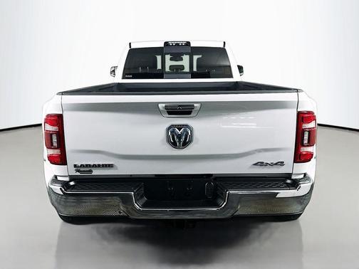 2020 RAM 3500 Laramie Crew Cab 4x4 8' Box