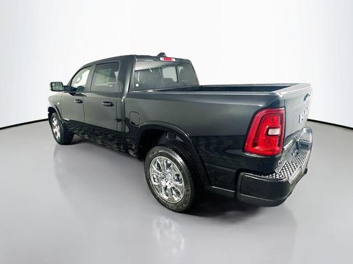 Diamond Black Crystal Pearlcoat 2026 RAM 1500 Big Horn/Lone Star