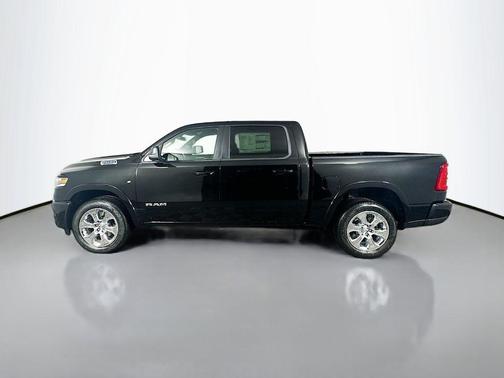 Diamond Black Crystal Pearlcoat 2026 RAM 1500 Big Horn/Lone Star