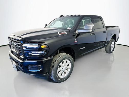 Diamond Black Crystal Pearlcoat 2026 RAM 3500 Big Horn Crew Cab 4x4 6'4' Box