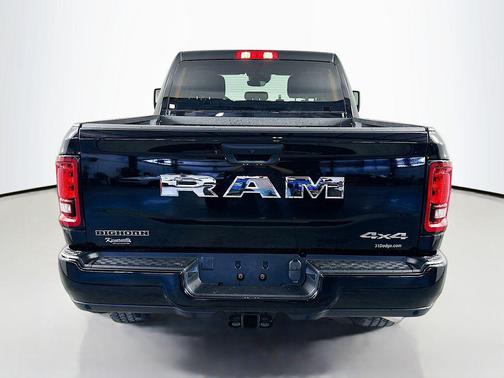 Diamond Black Crystal Pearlcoat 2026 RAM 3500 Big Horn Crew Cab 4x4 6'4' Box