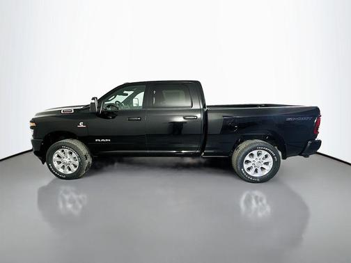 Diamond Black Crystal Pearlcoat 2026 RAM 3500 Big Horn Crew Cab 4x4 6'4' Box