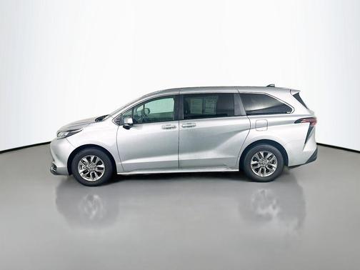 2024 Toyota Sienna LE