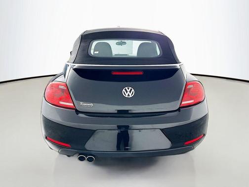 Black Uni 2013 Volkswagen Beetle 2.5L