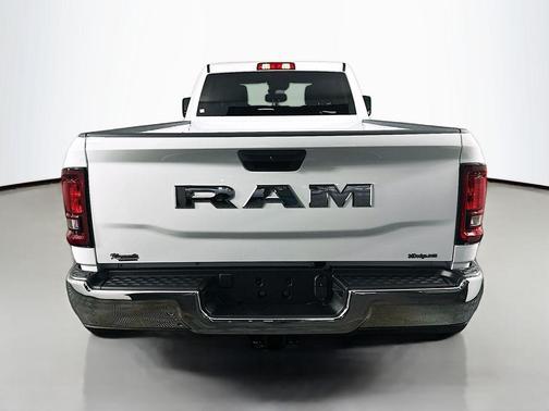 Bright White Clearcoat 2026 RAM 2500 Tradesman Crew Cab 4x2 8' Box