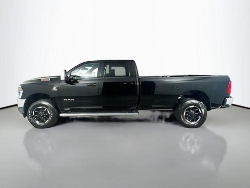 Diamond Black Crystal Pearlcoat 2025 RAM 2500 Laramie Crew Cab 4x4 8' Box