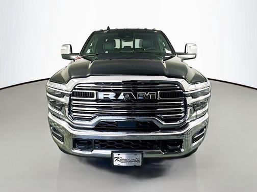 Diamond Black Crystal Pearlcoat 2025 RAM 2500 Laramie Crew Cab 4x4 8' Box
