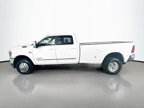 Bright White Clearcoat 2025 RAM 3500 Limited Crew Cab 4x4 8' Box