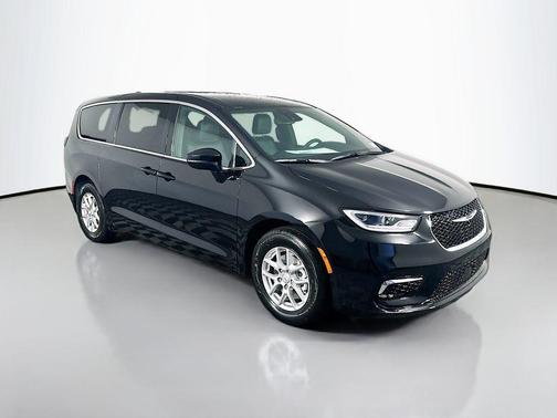 Diamond Black Crystal Pearlcoat 2026 Chrysler Pacifica L