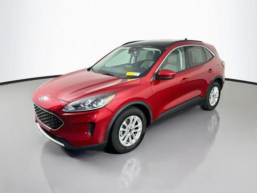 Rapid Red Metallic Tinted Clearcoat 2021 Ford Escape SE