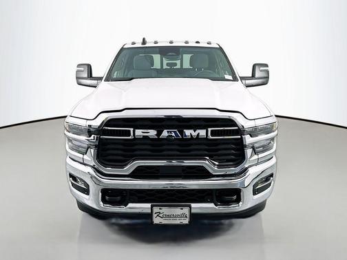 Bright White Clearcoat 2026 RAM 3500 Tradesman Crew Cab 4x4 8' Box