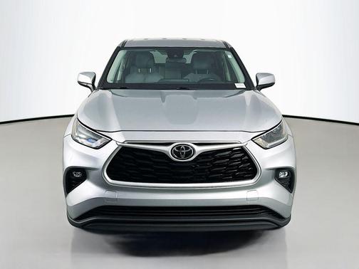 Celestial Silver Metallic 2021 Toyota Highlander LE