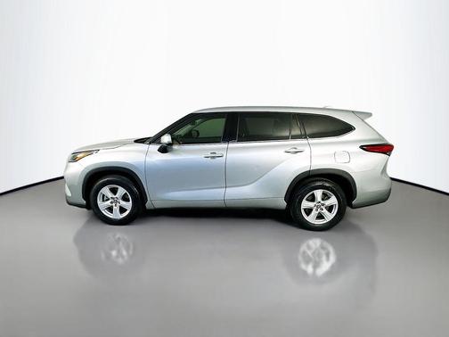 Celestial Silver Metallic 2021 Toyota Highlander LE
