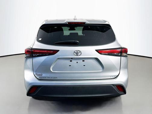 Celestial Silver Metallic 2021 Toyota Highlander LE