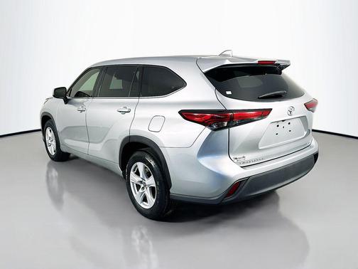 Celestial Silver Metallic 2021 Toyota Highlander LE