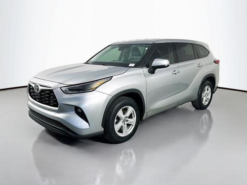 Celestial Silver Metallic 2021 Toyota Highlander LE