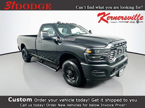 Diamond Black Crystal Pearlcoat 2026 RAM 2500 Tradesman