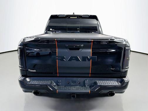 Diamond Black Crystal Pearlcoat 2025 RAM 1500 ST