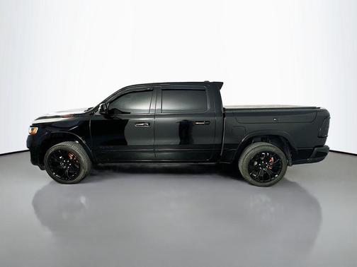 Diamond Black Crystal Pearlcoat 2025 RAM 1500 ST