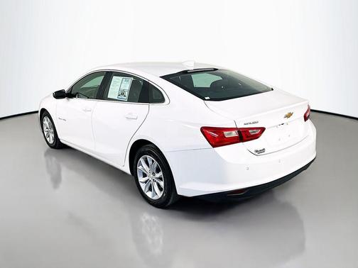 Summit White 2025 Chevrolet Malibu FWD 1LT