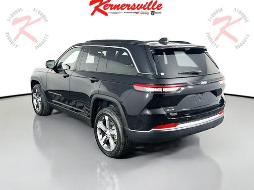 Diamond Black Crystal Pearlcoat 2026 Jeep Grand Cherokee Limited