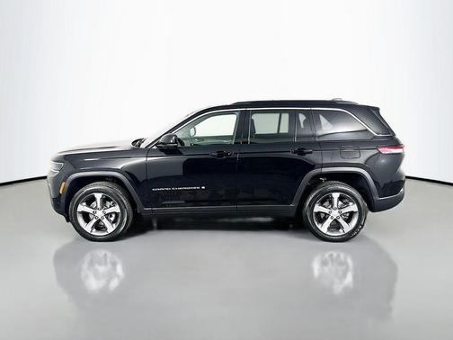 Diamond Black Crystal Pearlcoat 2026 Jeep Grand Cherokee Limited