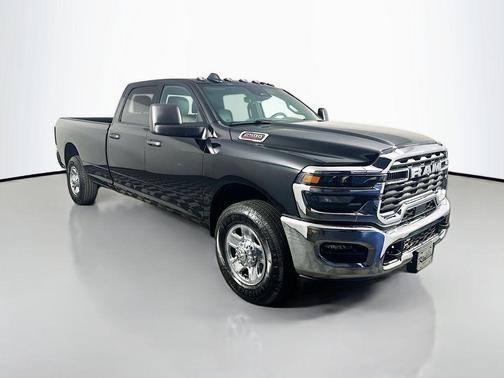 Diamond Black Crystal Pearlcoat 2026 RAM 2500 Tradesman Crew Cab 4x2 8' Box
