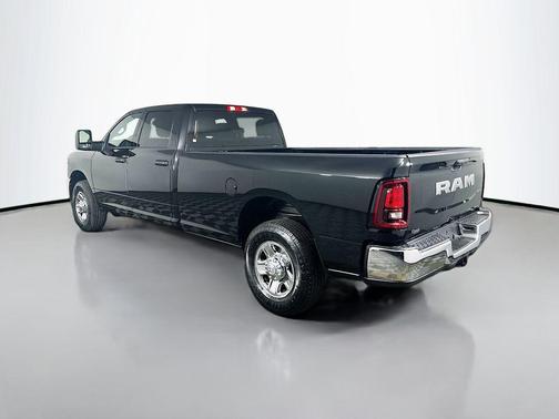 2026 RAM 2500 Tradesman Crew Cab 4x2 8' Box