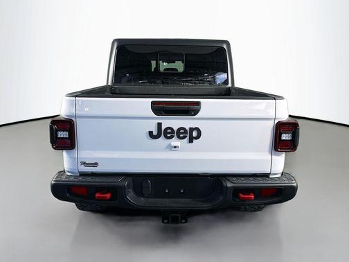 Bright White Clearcoat 2021 Jeep Gladiator Rubicon