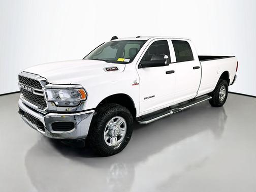Bright White Clearcoat 2022 RAM 2500 Tradesman Crew Cab 4x4 8' Box