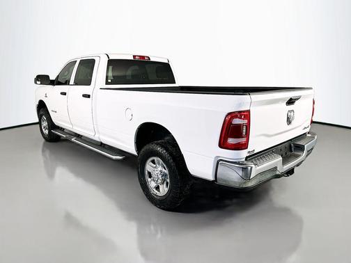 Bright White Clearcoat 2022 RAM 2500 Tradesman Crew Cab 4x4 8' Box
