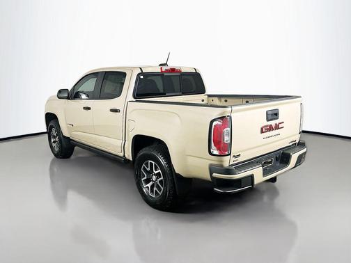 Desert Sand Metallic 2021 GMC Canyon AT4