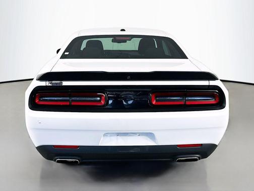White Knuckle Clearcoat 2022 Dodge Challenger SXT