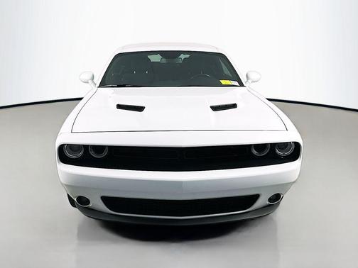 White Knuckle Clearcoat 2022 Dodge Challenger SXT