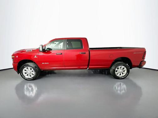 Molten Red Pearlcoat 2026 RAM 2500 Big Horn Crew Cab 4x4 8' Box