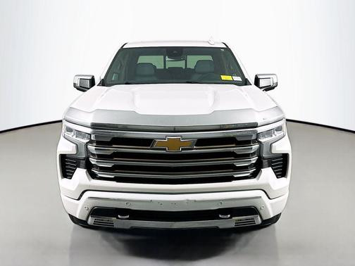 Iridescent Pearl Tricoat 2022 Chevrolet Silverado 1500 High Country
