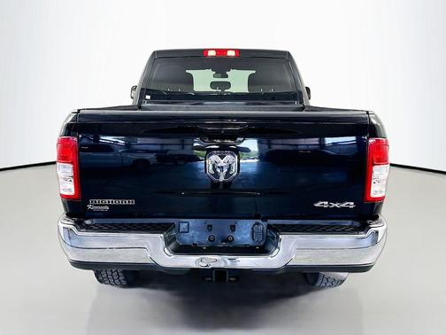Diamond Black Crystal Pearlcoat 2022 RAM 2500 Big Horn Crew Cab 4x4 6'4' Box