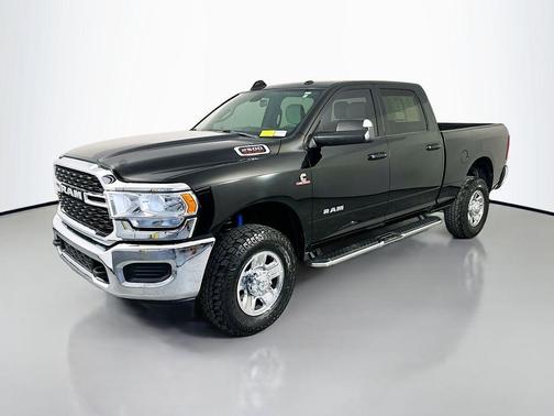 Diamond Black Crystal Pearlcoat 2022 RAM 2500 Big Horn Crew Cab 4x4 6'4' Box